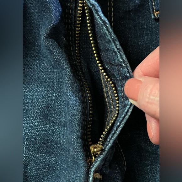 Wrangler Slim Straight Dark Blue Jeans Size 33x30 Like New - Picture 6 of 7